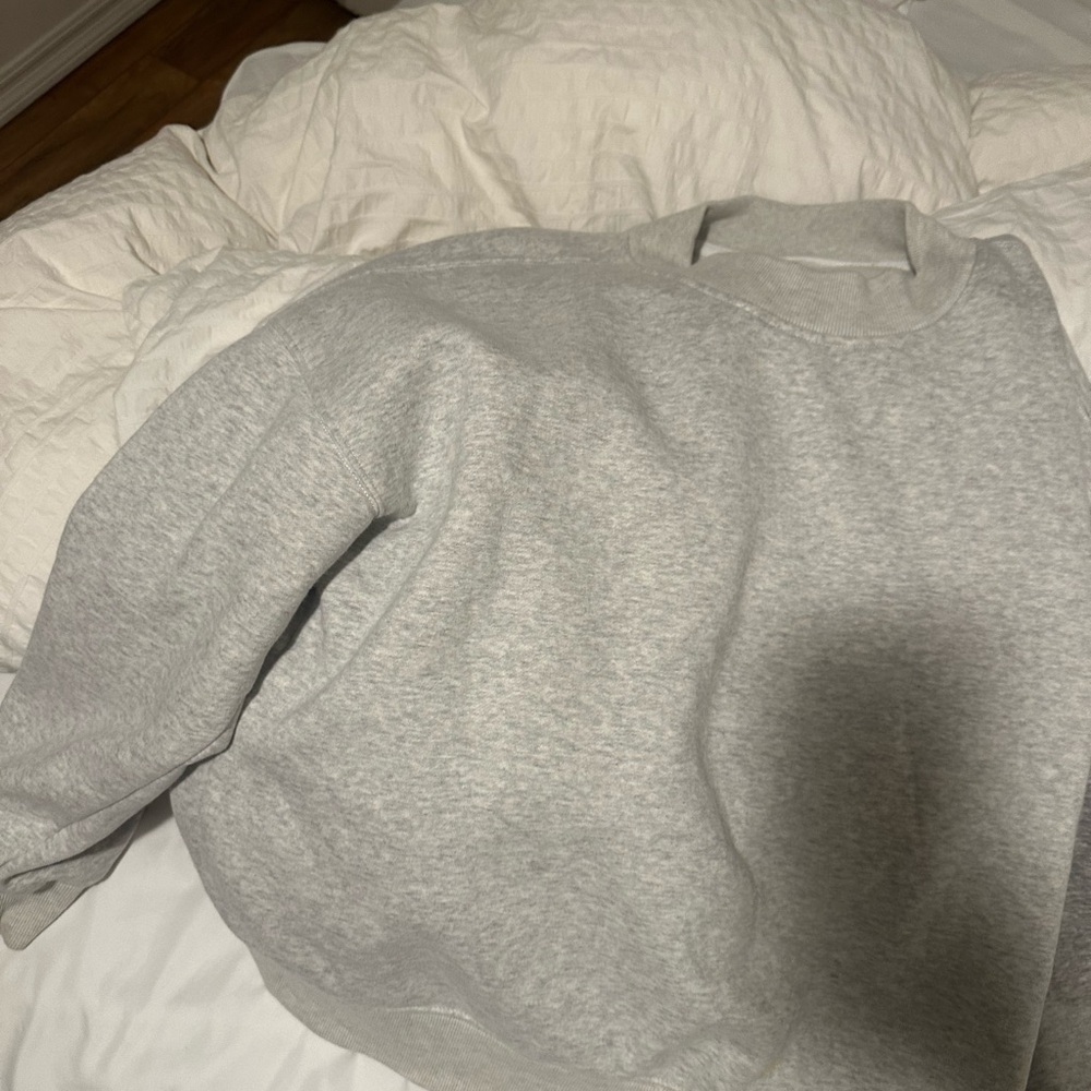 Abercrombie & Fitch Light Gray Crewneck Sweater